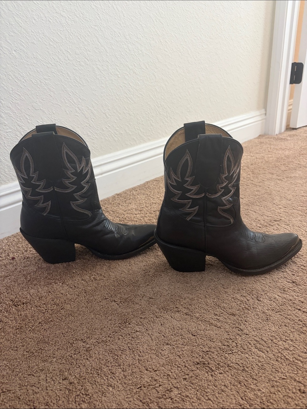 Idyllwind Black Short Cowboy Boots - Picture 3 of 5